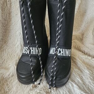 Moschino Logo Snow Boots / Moon Boots | Authentic